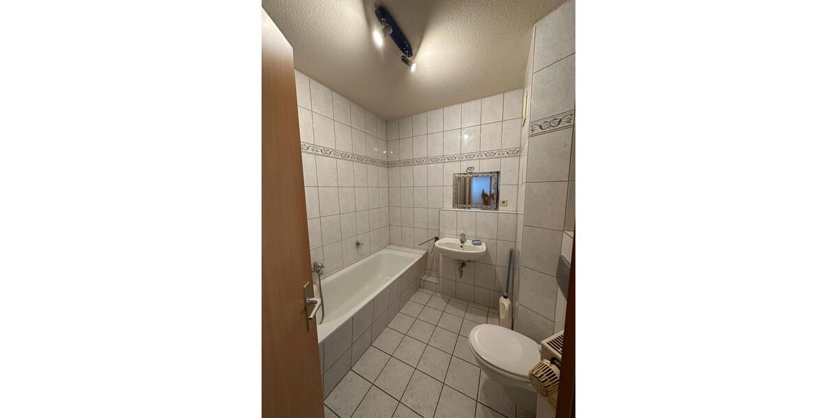 Dachgeschoßwohnung Crimmitschau - 2 Zimmer, 64 m&sup2;, 45.000&euro; | Angebot:26614390