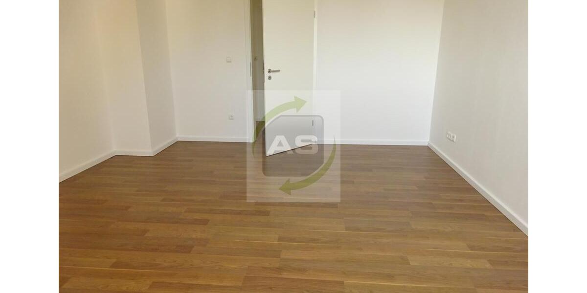 Dachgeschoßwohnung Zwickau - 5 Zimmer, 133 m&sup2;, 950&euro; | Angebot:23792815