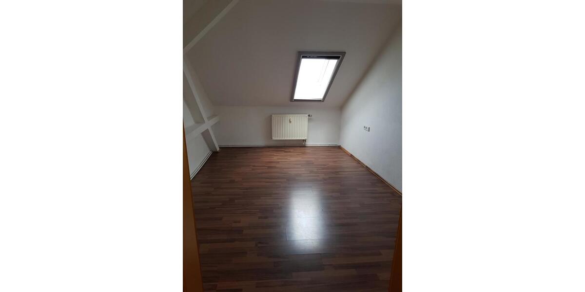 Dachgeschoßwohnung Glauchau - 4 Zimmer, 125 m&sup2;, 575&euro; | Angebot:25790173
