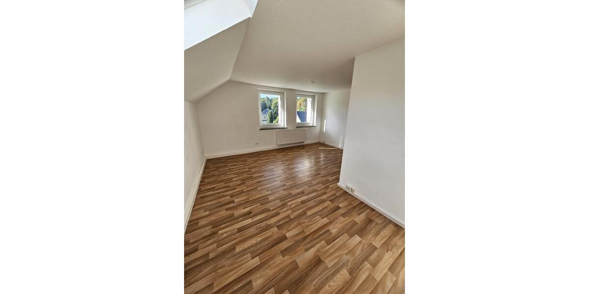 Dachgeschoßwohnung Gornsdorf - 4 Zimmer, 81 m&sup2;, 469&euro; | Angebot:23145726