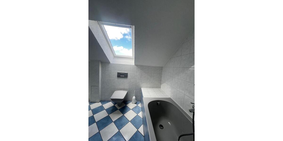 Dachgeschoßwohnung Zwickau - 3 Zimmer, 95 m&sup2;, 860&euro; | Angebot:25753754