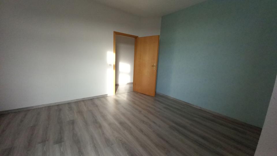 Etagenwohnung Crimmitschau - 3 Zimmer, 78 m&sup2;, 470&euro; | Angebot:25919809