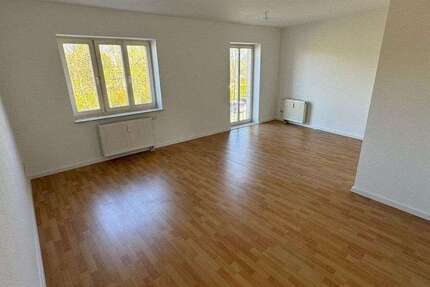 Wohnung Glauchau - 3 Zimmer, 77 m&sup2;, 500&euro; | Angebot:27352889