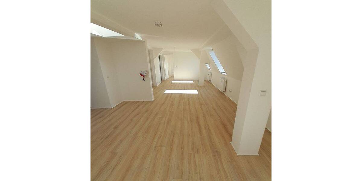 Helle 3-Zi DG Wohnung mit EBK in Stadtlage - Etagenwohnung Zwickau Pölbitz | Angebot:23973934