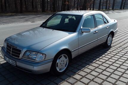 Mercedes-Benz 220 115.700 km 7.750 &euro; Glauchau 08371