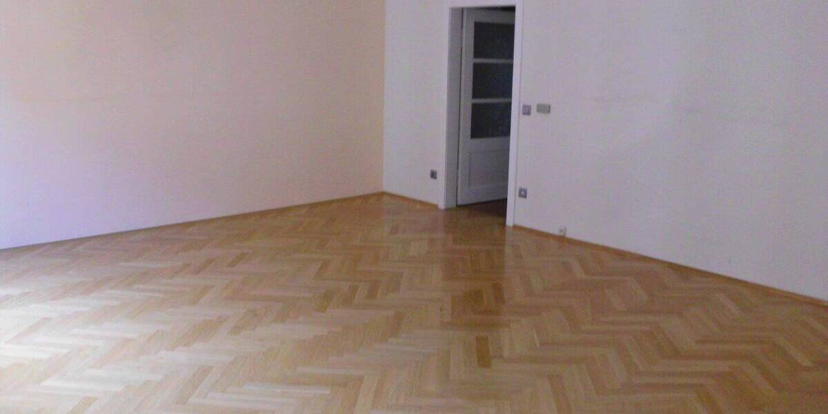 Etagenwohnung Zwickau Innenstadt - 3 Zimmer, 132 m&sup2;, 925&euro; | Angebot:25880935