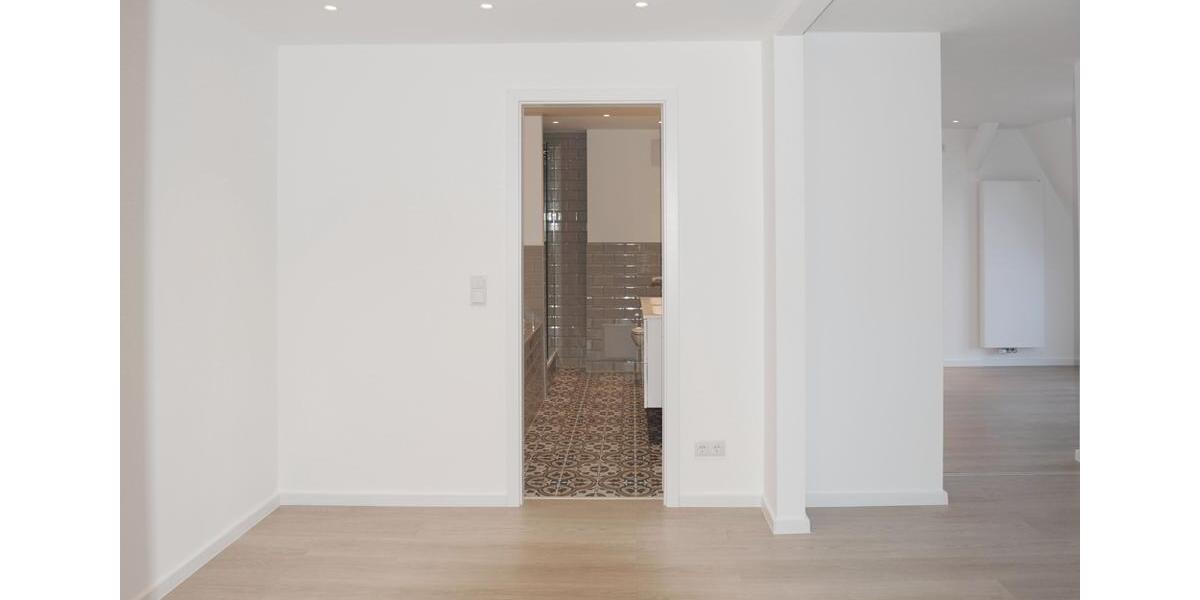 Dachgeschoßwohnung Zwickau Zwickau-Nord - 4 Zimmer, 95 m&sup2;, 955&euro; | Angebot:23768171