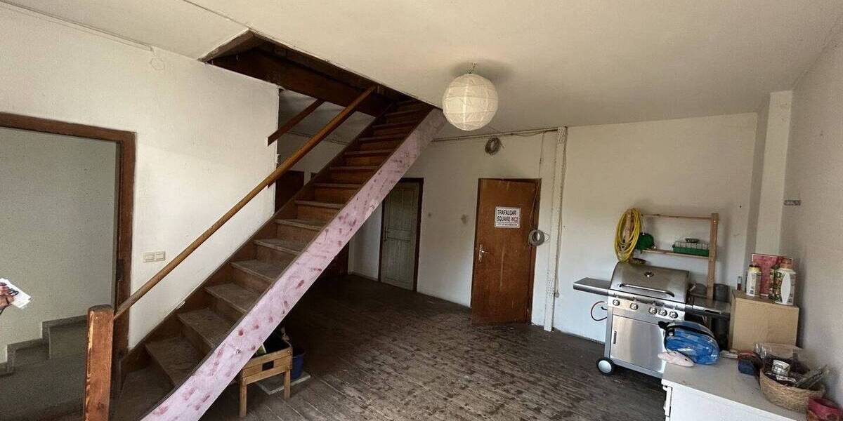Etagenwohnung Zwickau Innenstadt - 3 Zimmer, 132 m&sup2;, 925&euro; | Angebot:25880935