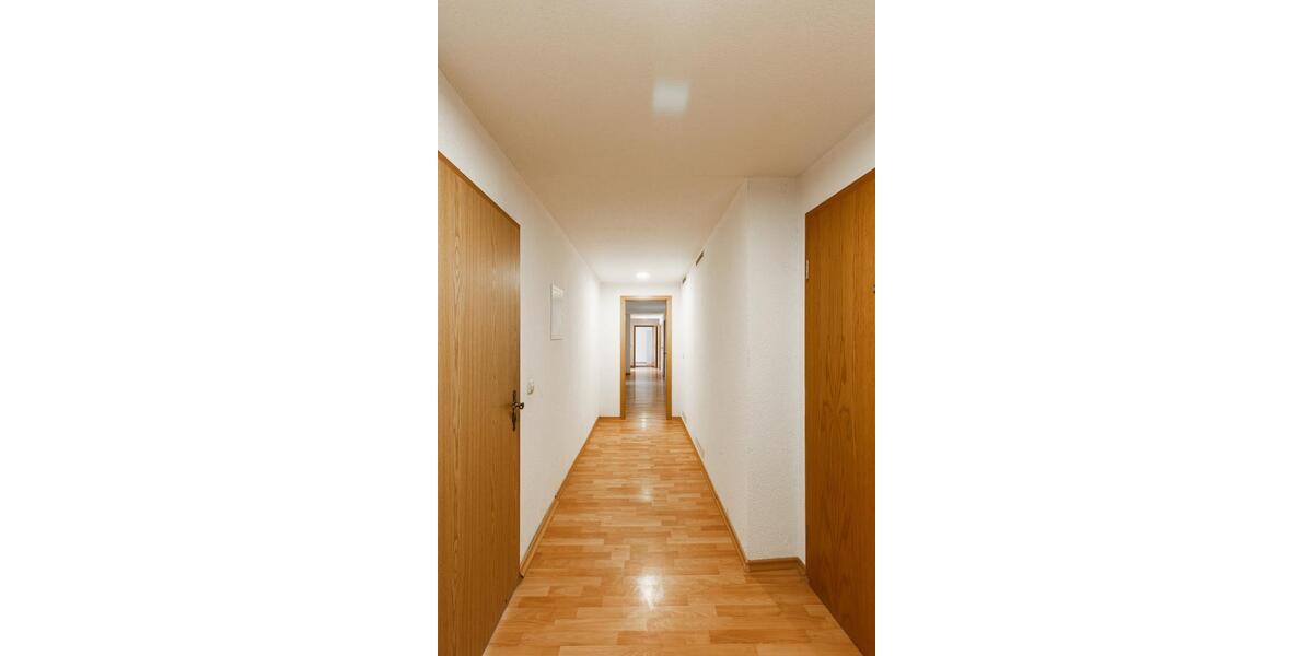 Etagenwohnung Lichtenstein (Sachsen) - 6 Zimmer, 1.000&euro; | Angebot:23428142
