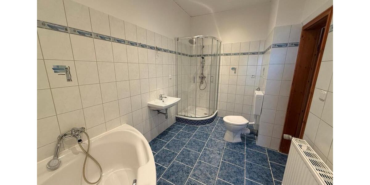Dachgeschoßwohnung Oelsnitz (Erzgebirge) - 3 Zimmer, 88 m&sup2;, 484&euro; | Angebot:25881004