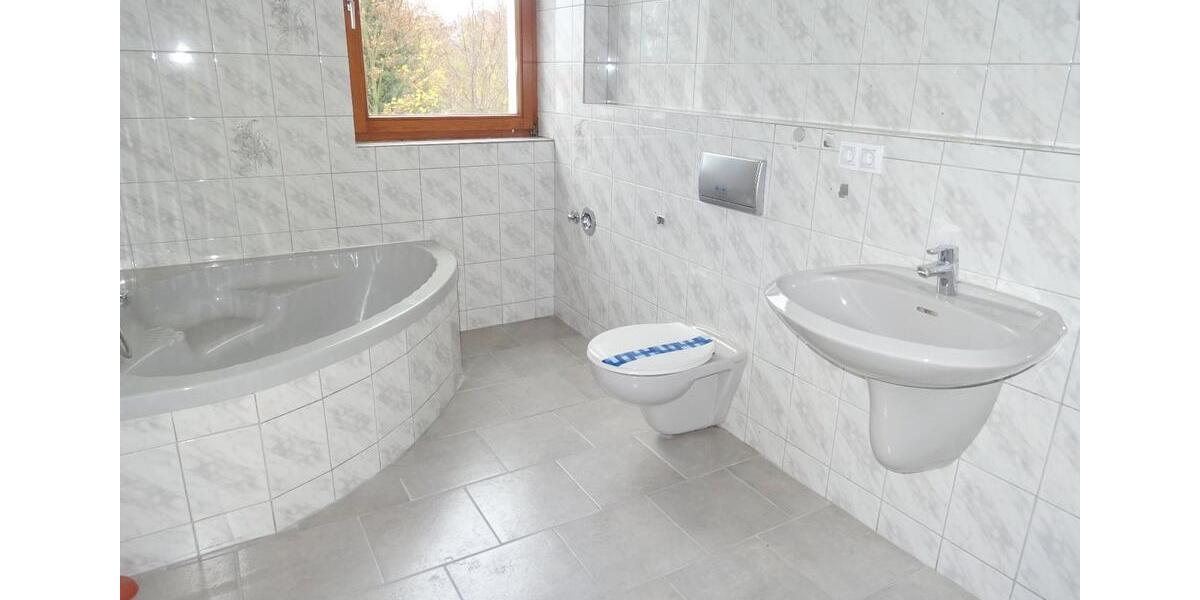 Etagenwohnung Zwickau - 3 Zimmer, 74 m&sup2;, 370&euro; | Angebot:23086738