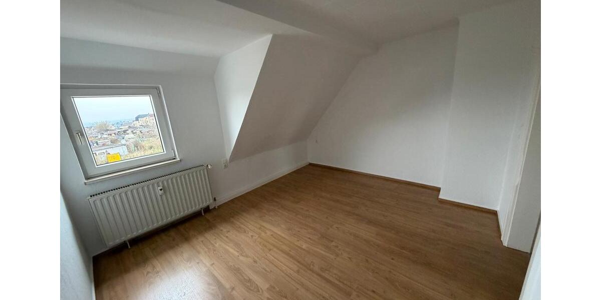 Dachgeschoßwohnung Zwickau Cainsdorf - 2 Zimmer, 43 m&sup2;, 230&euro; | Angebot:25853155