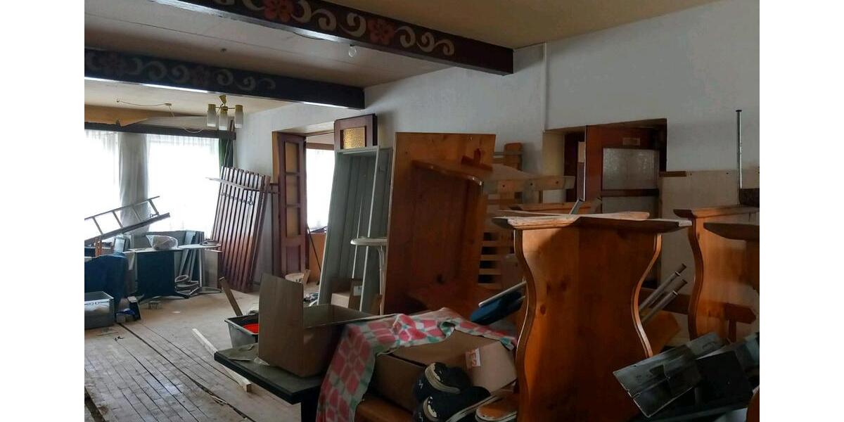 Etagenwohnung Auerbach - 4 Zimmer, 150 m&sup2;, 300&euro; | Angebot:25633440