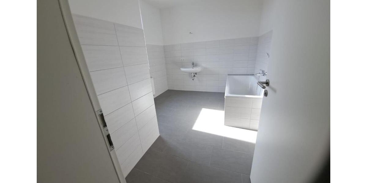 Etagenwohnung Meerane - 3 Zimmer, 120 m&sup2;, 660&euro; | Angebot:25855294