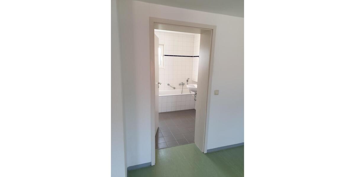 Dachgeschoßwohnung Meerane - 1 Zimmer, 35 m&sup2;, 240&euro; | Angebot:24254647