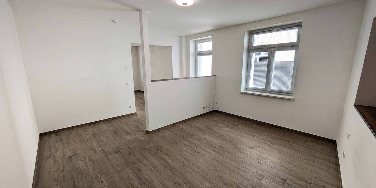 Etagenwohnung Zwickau Innenstadt - 2 Zimmer, 83 m&sup2;, 800&euro; | Angebot:25820188