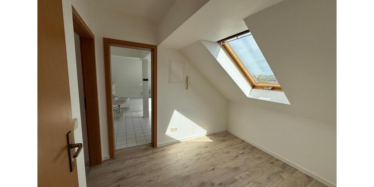 Dachgeschoßwohnung Zwickau - 2 Zimmer, 51 m&sup2;, 282&euro; | Angebot:26354993