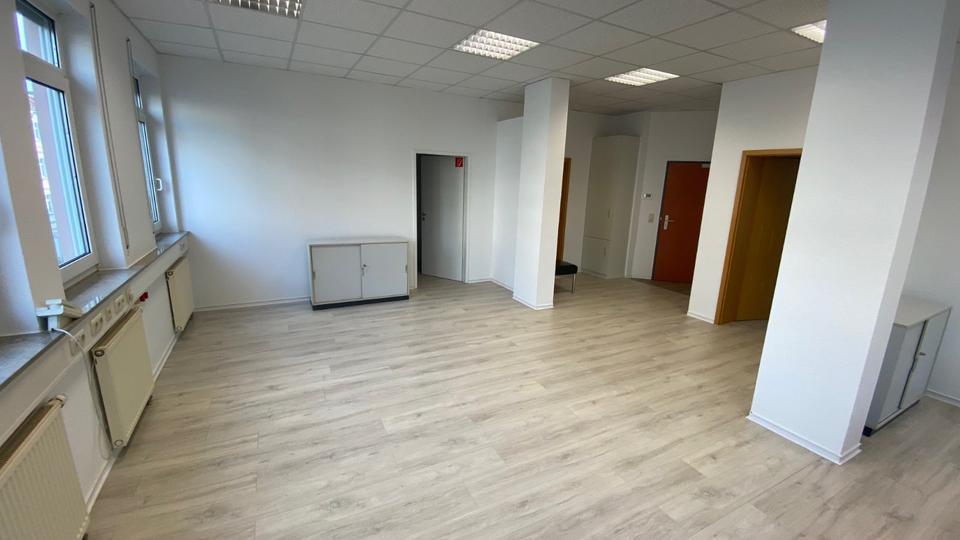 Etagenwohnung Zwickau - 2 Zimmer, 81 m&sup2;, 400&euro; | Angebot:23316528