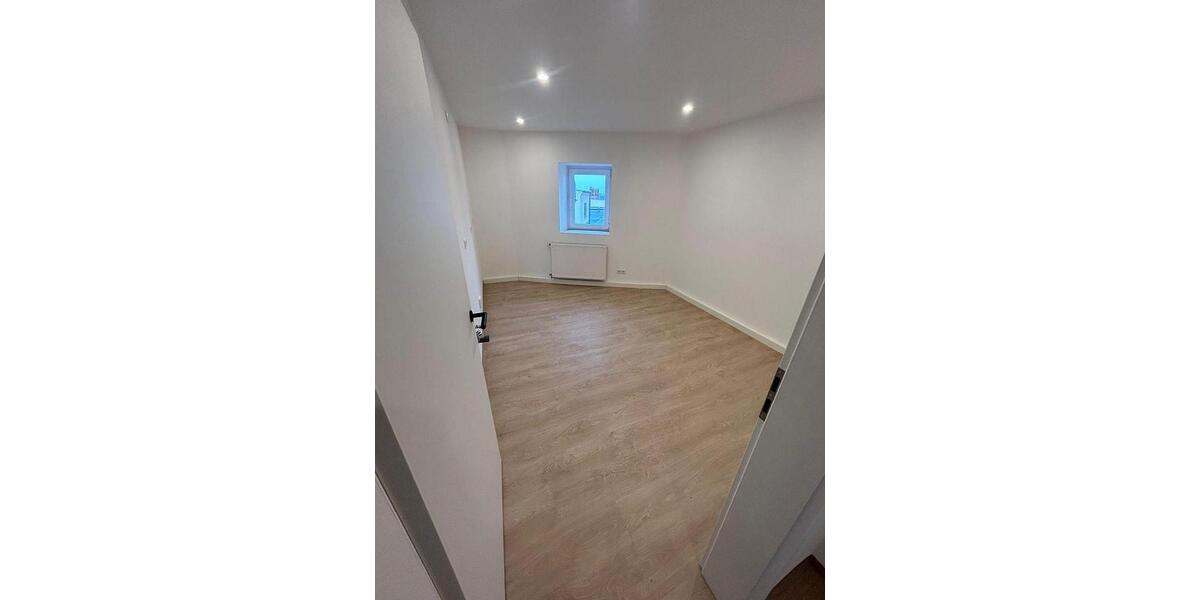 Dachgeschoßwohnung Meerane - 3 Zimmer, 84 m&sup2;, 600&euro; | Angebot:26664457