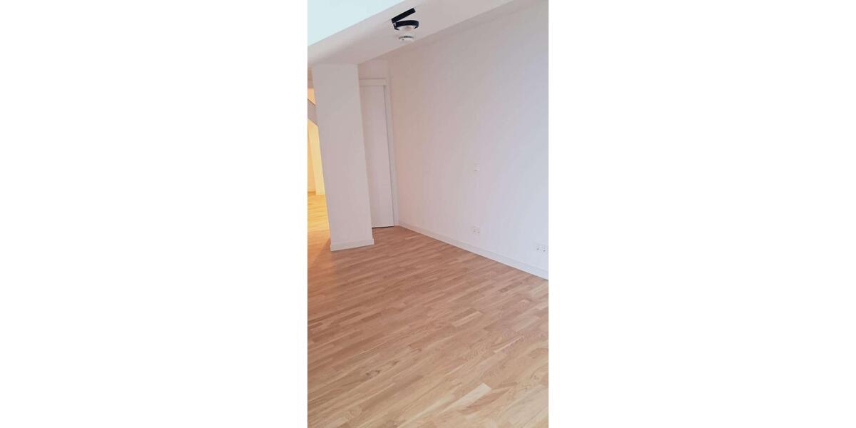 Dachgeschoßwohnung Zwickau - 3 Zimmer, 115 m&sup2;, 954&euro; | Angebot:25808070