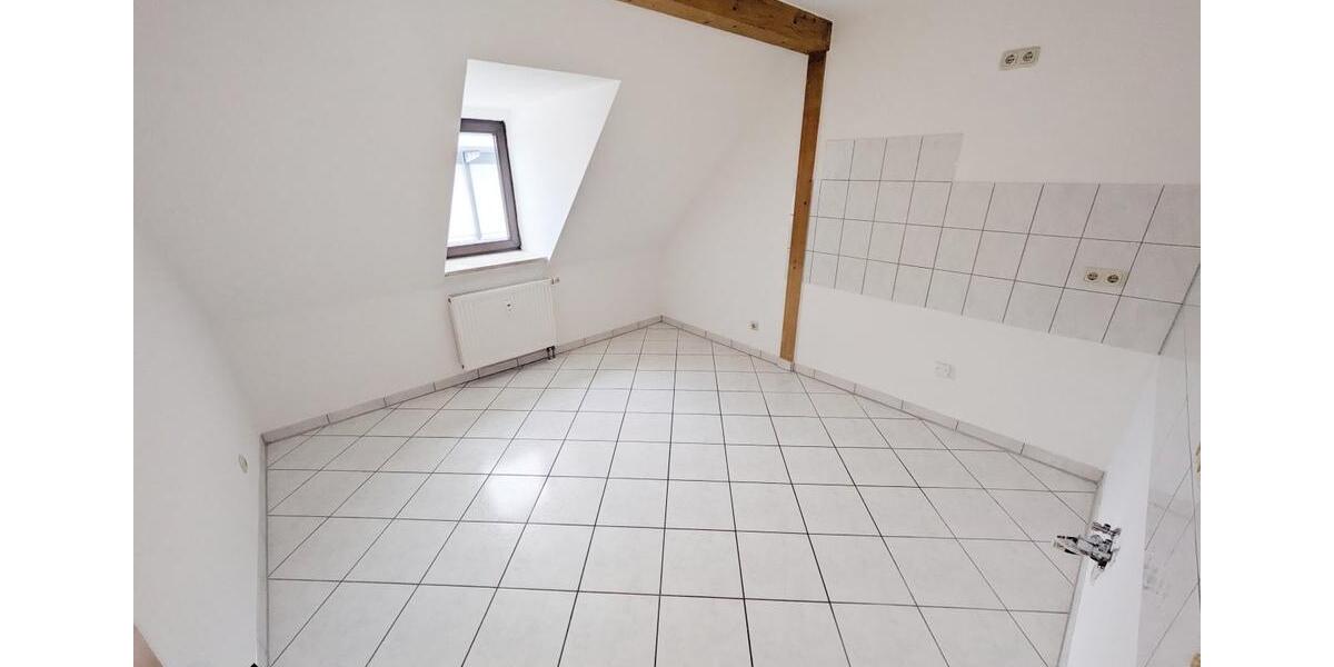Dachgeschoßwohnung Zwickau - 3 Zimmer, 88 m&sup2;, 560&euro; | Angebot:25945689