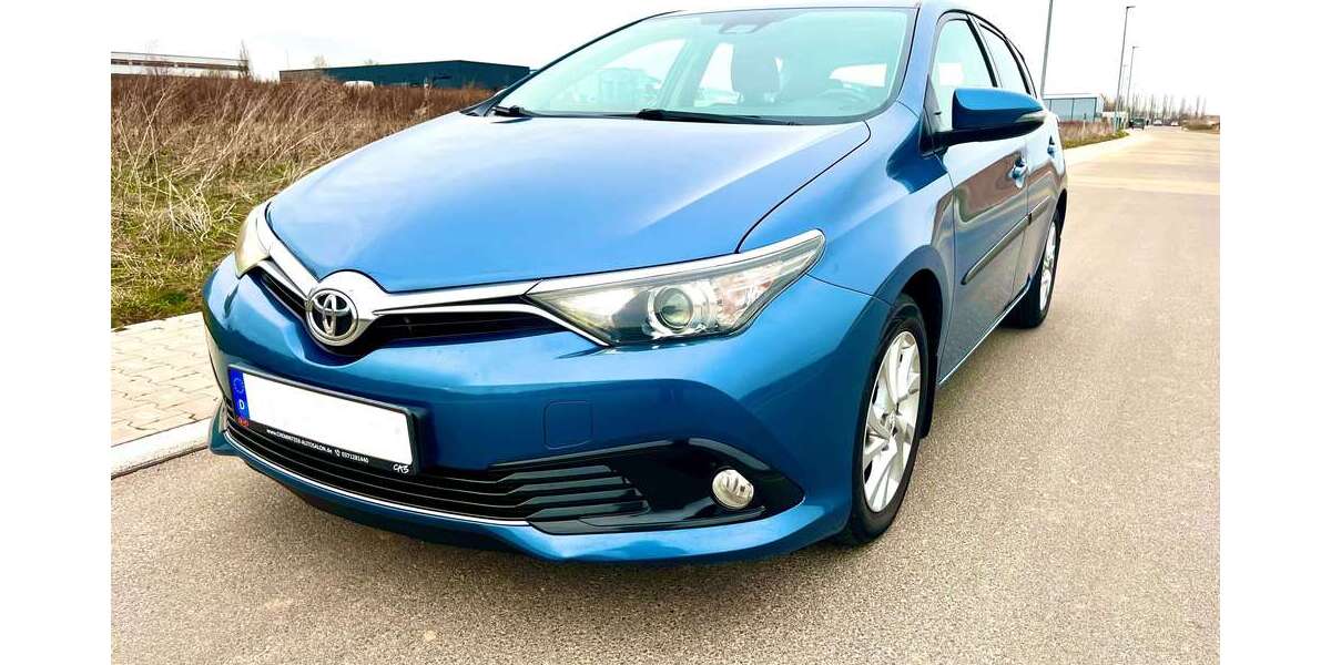 Toyota Auris 150.000 km 8.999 &euro; Neukirchen 09221