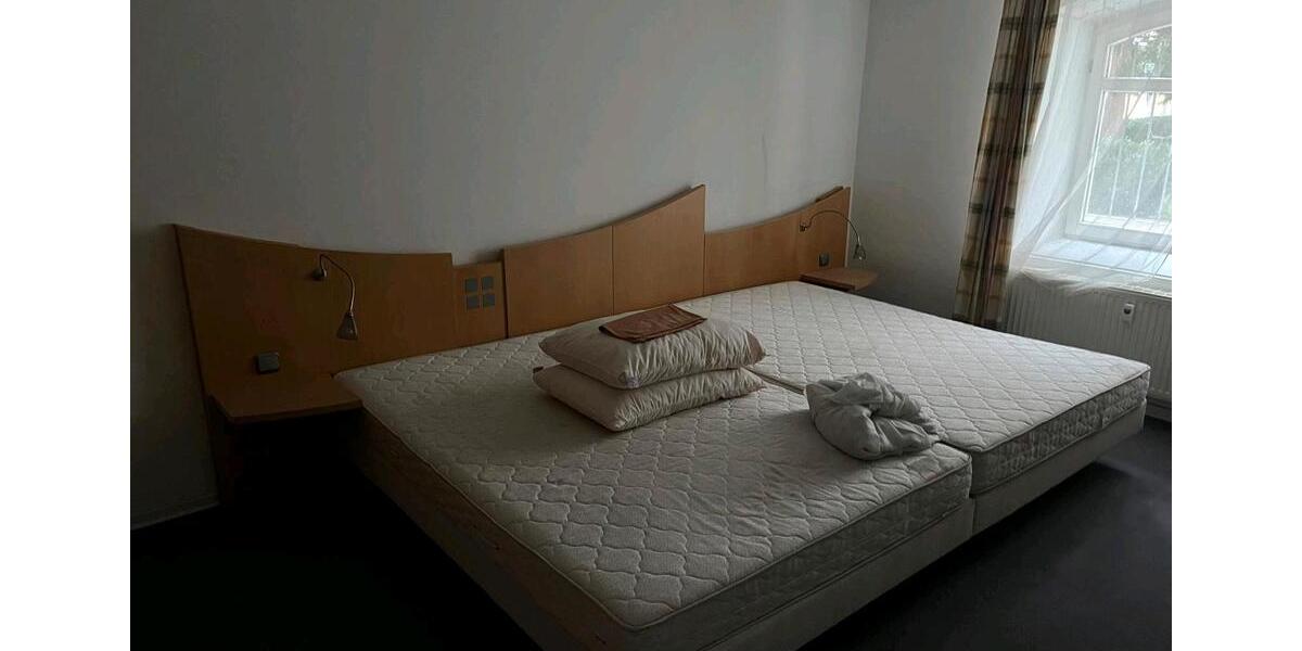 Erdgeschoßwohnung Neumark - 4 Zimmer, 140 m&sup2;, 80.000&euro; | Angebot:25299465