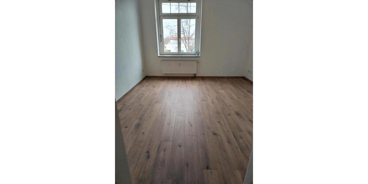 Erdgeschoßwohnung Meerane - 4 Zimmer, 90 m&sup2;, 570&euro; | Angebot:25859242