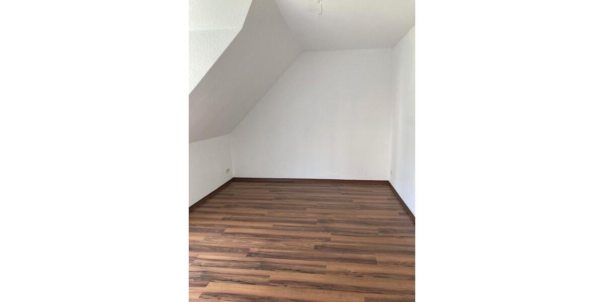 Etagenwohnung Reichenbach im Vogtland - 2.5 Zimmer, 69 m&sup2;, 380&euro; | Angebot:24610460