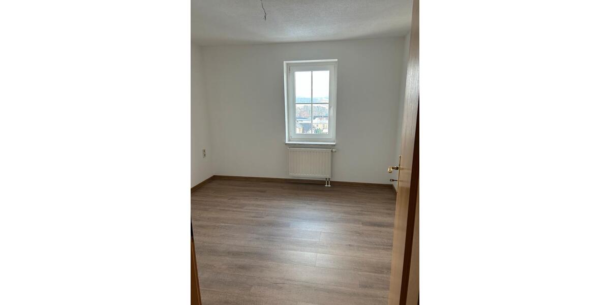 Dachgeschoßwohnung Treuen - 2 Zimmer, 42 m&sup2;, 411&euro; | Angebot:25189877