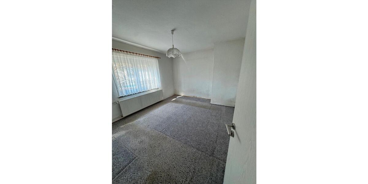 Einfamilienhaus Hohenstein-Ernstthal Ernstthal - 9 Zimmer, 140 m&sup2;, 78.000&euro; | Angebot:24615172