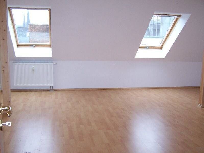Etagenwohnung Zwickau Innenstadt - 3 Zimmer, 88 m&sup2;, 550&euro; | Angebot:25670162