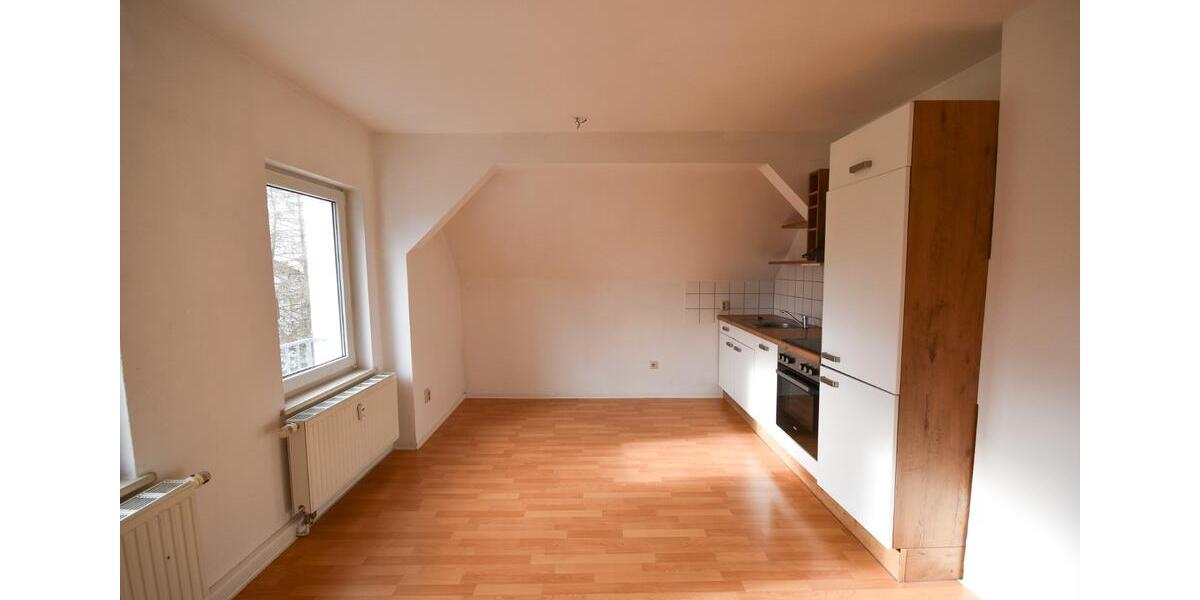 Dachgeschoßwohnung Zwickau Neuplanitz - 2 Zimmer, 70 m&sup2;, 395&euro; | Angebot:25223106