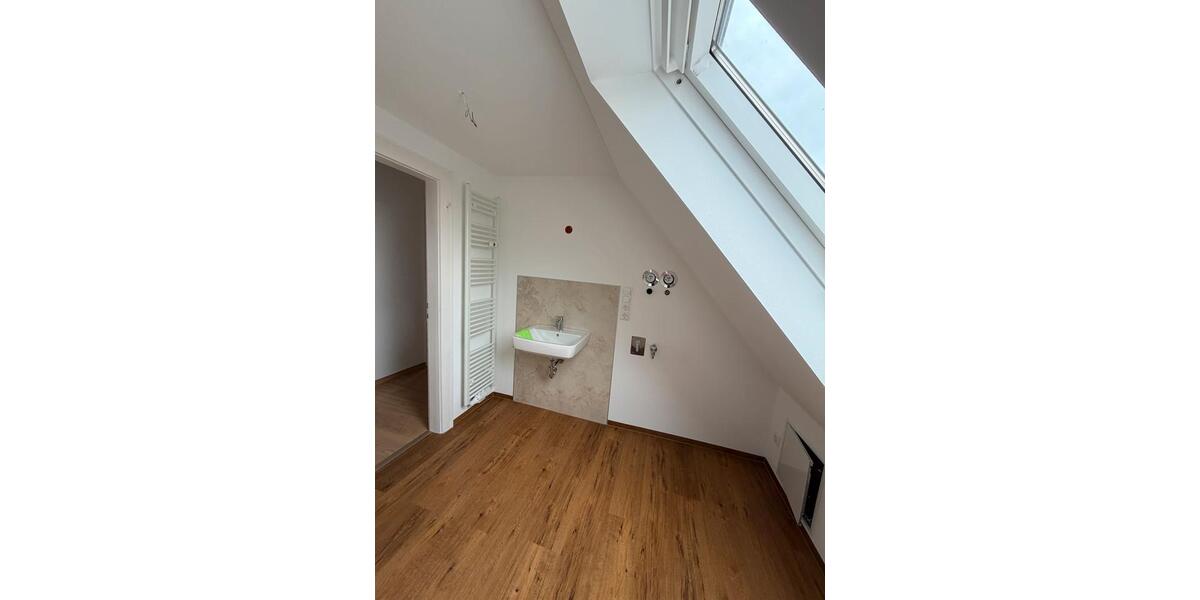 Dachgeschoßwohnung Zwickau Cainsdorf - 2 Zimmer, 43 m&sup2;, 230&euro; | Angebot:25853155