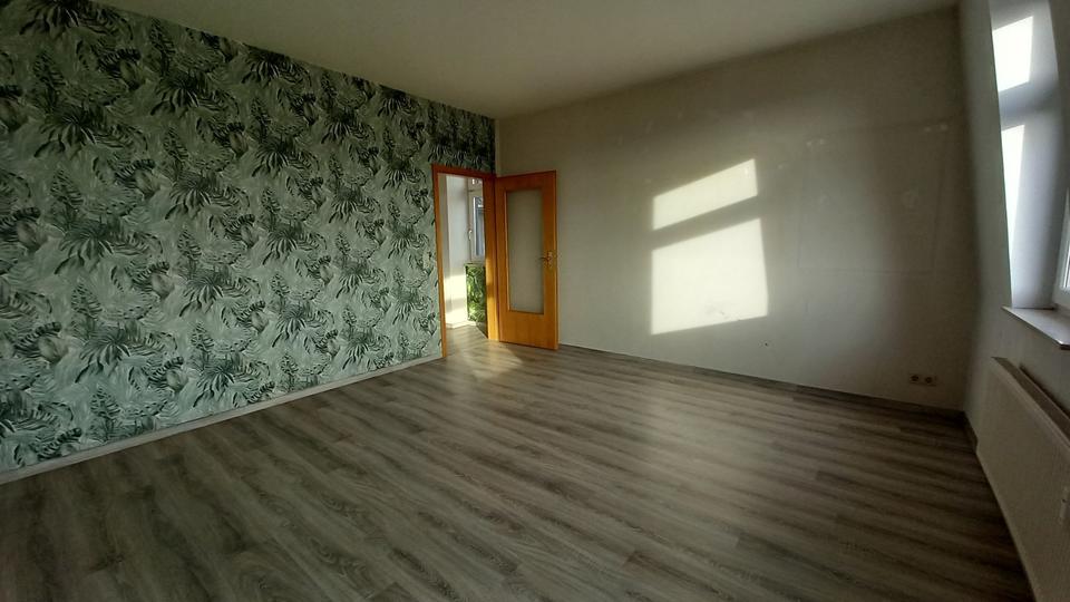 Etagenwohnung Crimmitschau - 3 Zimmer, 78 m&sup2;, 470&euro; | Angebot:25919809