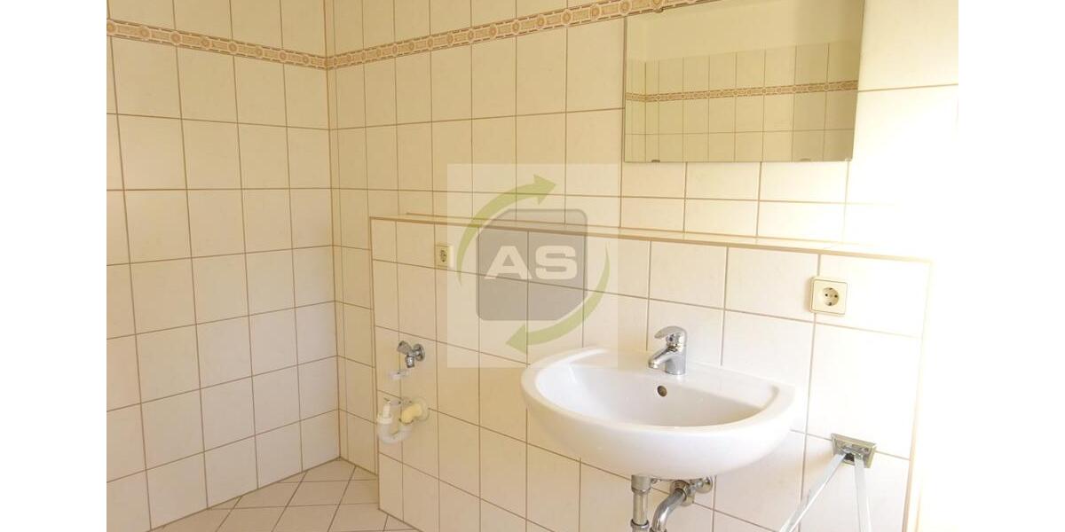 Dachgeschoßwohnung Zwickau - 1 Zimmer, 38 m&sup2;, 240&euro; | Angebot:25267482
