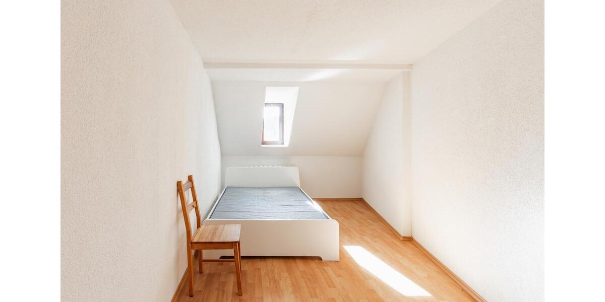 Etagenwohnung Lichtenstein (Sachsen) - 6 Zimmer, 1.000&euro; | Angebot:23428142