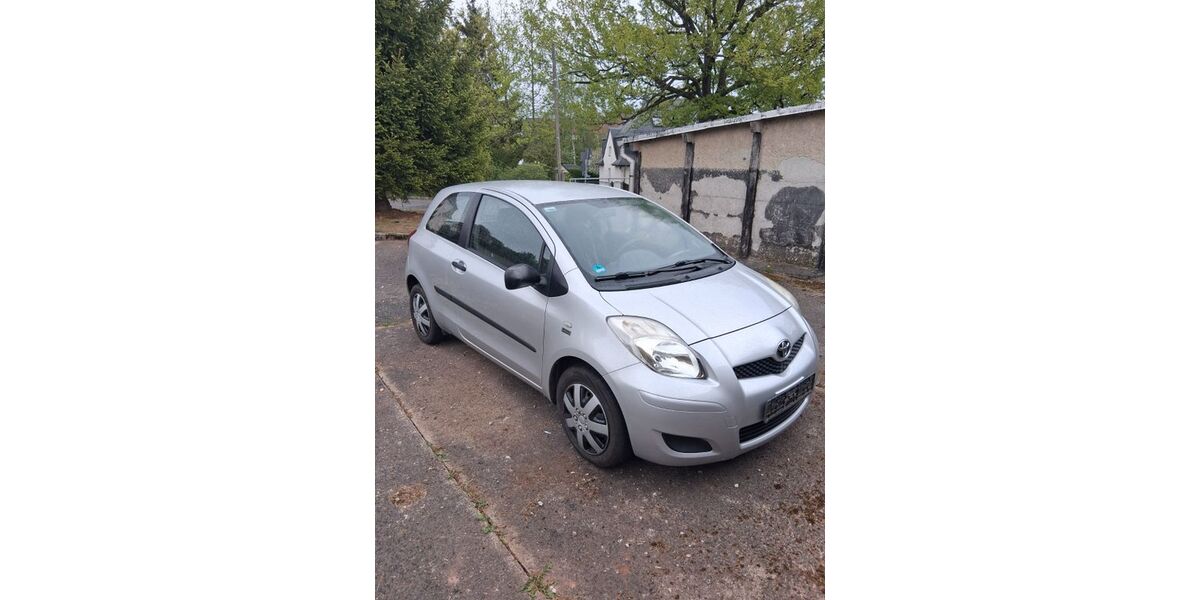 Toyota Yaris 117.590 km 3.250 &euro; Hohenstein-Ernstthal 09337