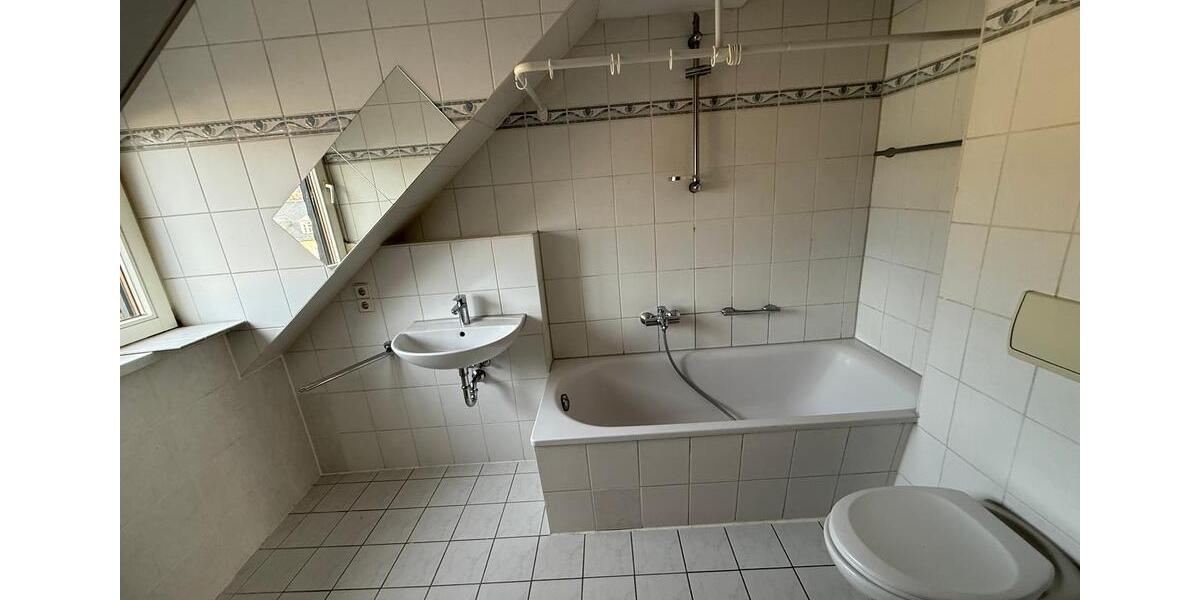 Dachgeschoßwohnung Auerbach/Vogtland Vogtland - 2 Zimmer, 77 m&sup2;, 460&euro; | Angebot:24337412