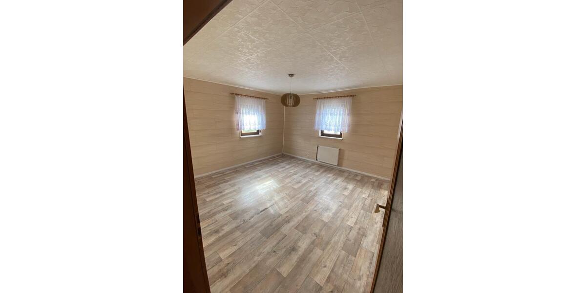 Einfamilienhaus Fraureuth - 11 Zimmer, 220 m&sup2;, 250.000&euro; | Angebot:24728324