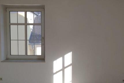 Wohnung Glauchau - 1 Zimmer, 33 m&sup2;, 200&euro; | Angebot:24487631