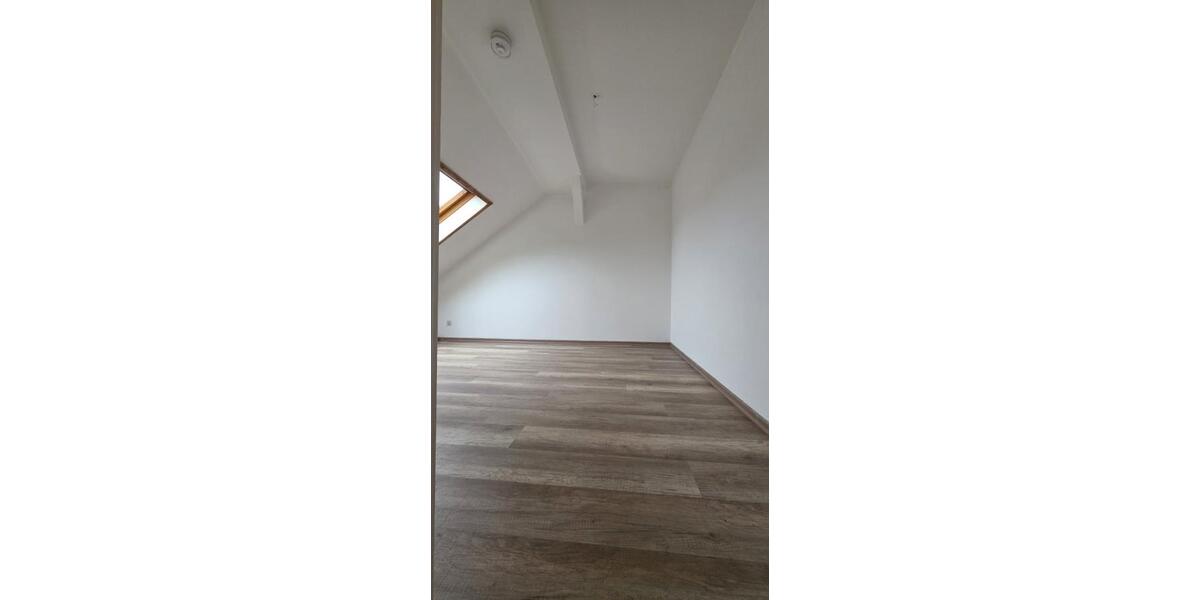 Dachgeschoßwohnung Zwickau Zwickau-Nord - 3 Zimmer, 66 m&sup2;, 380&euro; | Angebot:22307045