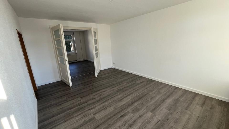 Hochparterre Werdau - 4 Zimmer, 90 m&sup2;, 475&euro; | Angebot:24417980