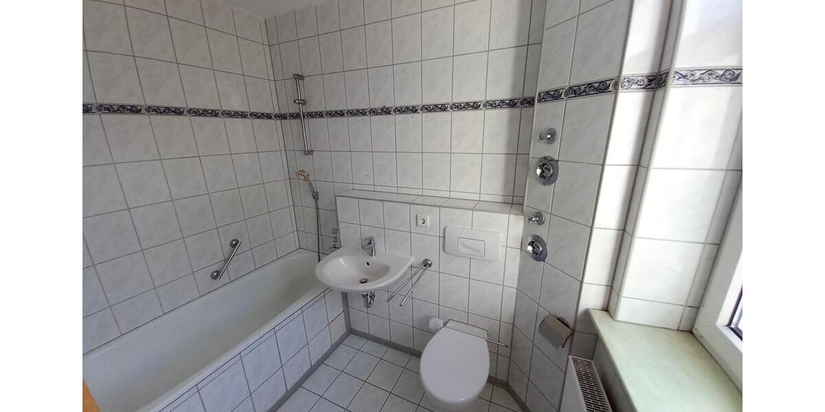 Etagenwohnung Werdau - 3 Zimmer, 66 m&sup2;, 330&euro; | Angebot:25540951