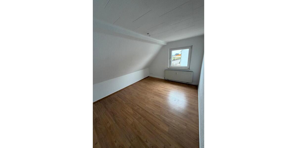 Dachgeschoßwohnung Zwickau Cainsdorf - 2 Zimmer, 43 m&sup2;, 230&euro; | Angebot:25853155