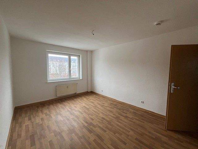 Etagenwohnung Zwickau Pölbitz - 4 Zimmer, 65 m&sup2;, 381&euro; | Angebot:25700613
