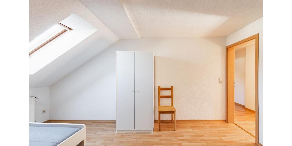 Etagenwohnung Lichtenstein (Sachsen) - 6 Zimmer, 1.000&euro; | Angebot:23428142