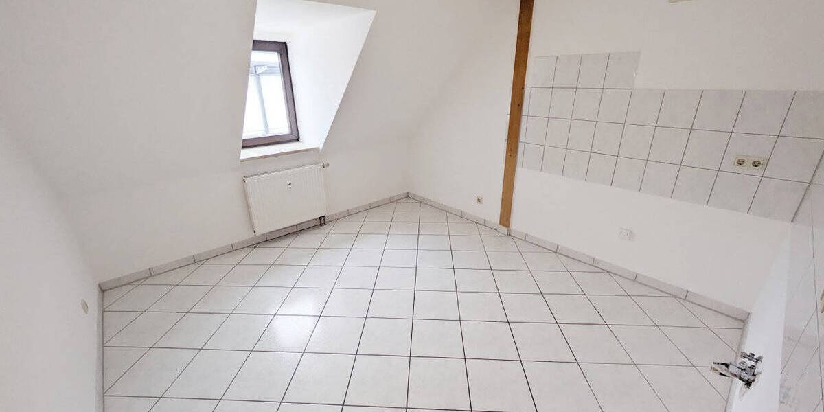 Etagenwohnung Zwickau Innenstadt - 3 Zimmer, 88 m&sup2;, 560&euro; | Angebot:26805946