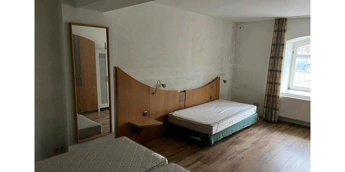 Erdgeschoßwohnung Neumark - 4 Zimmer, 140 m&sup2;, 80.000&euro; | Angebot:25299465