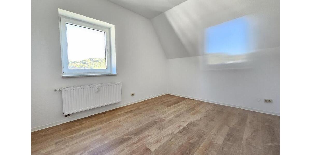 Dachgeschoßwohnung Aue-Bad Schlema Bad Schlema - 4 Zimmer, 70 m&sup2;, 420&euro; | Angebot:26478467